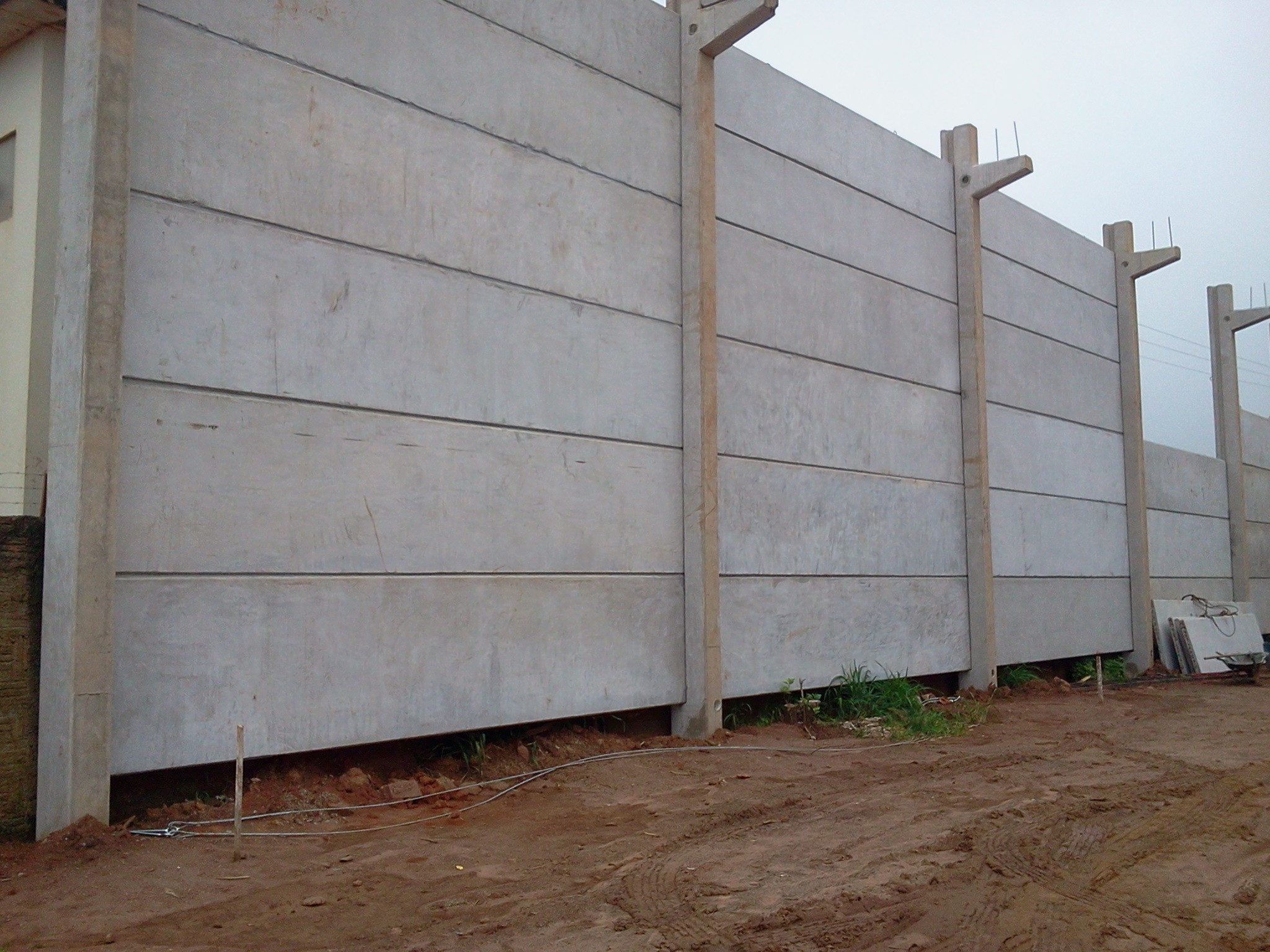 PLACAS EM CONCRETO PARA FECHAMENTO DE PAVILHÕES